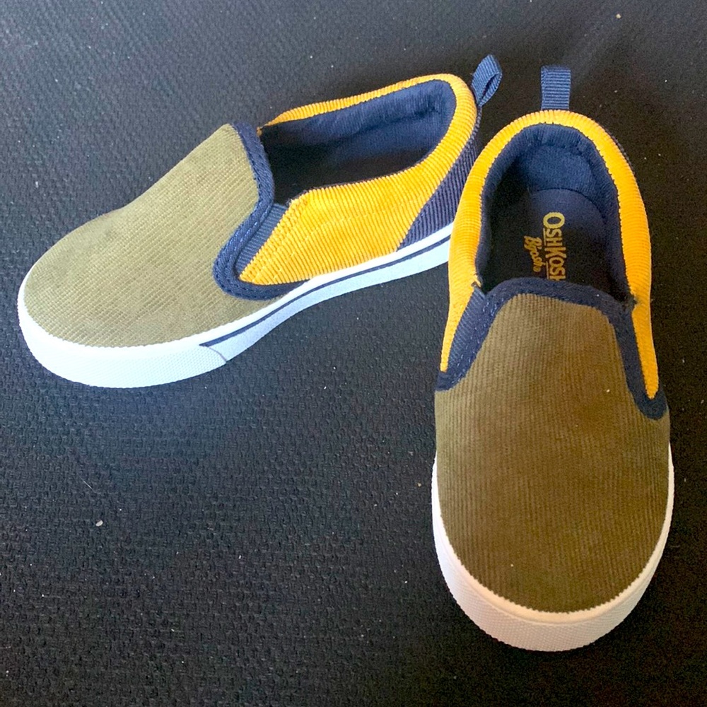 Brand new boys multicolored corduroy boat shoes size 11